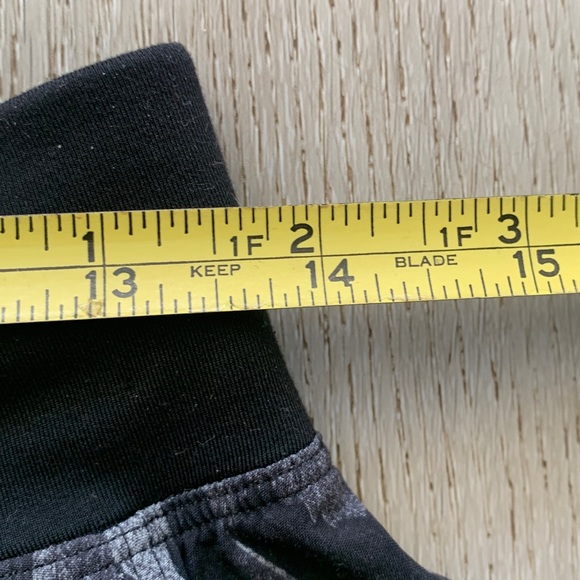 Lululemon shorts - Picture 8 of 10